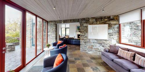 silver-birch-house-seating-area-900x450